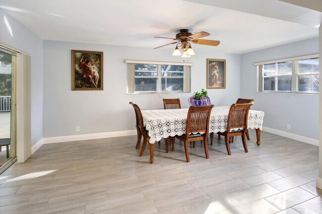 Foto del edificio - 120 Park Ln E
