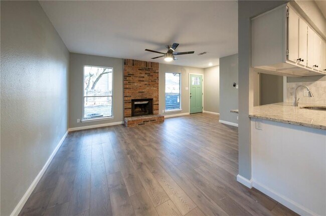 Building Photo - 1402 Matthews Ln