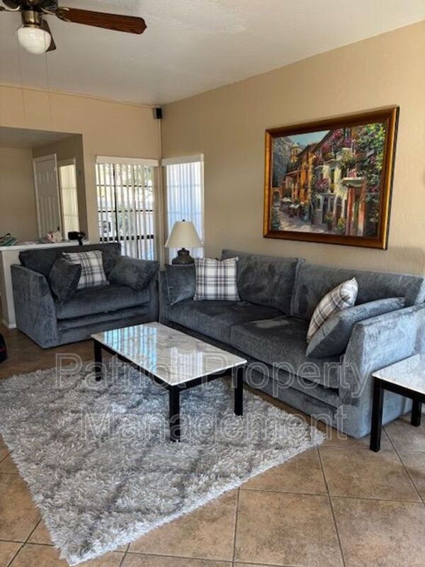 Foto del edificio - 9705-9705 E Mountain View Rd