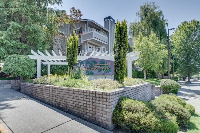Building Photo - 2 Bedroom in Downtown Woodinville!