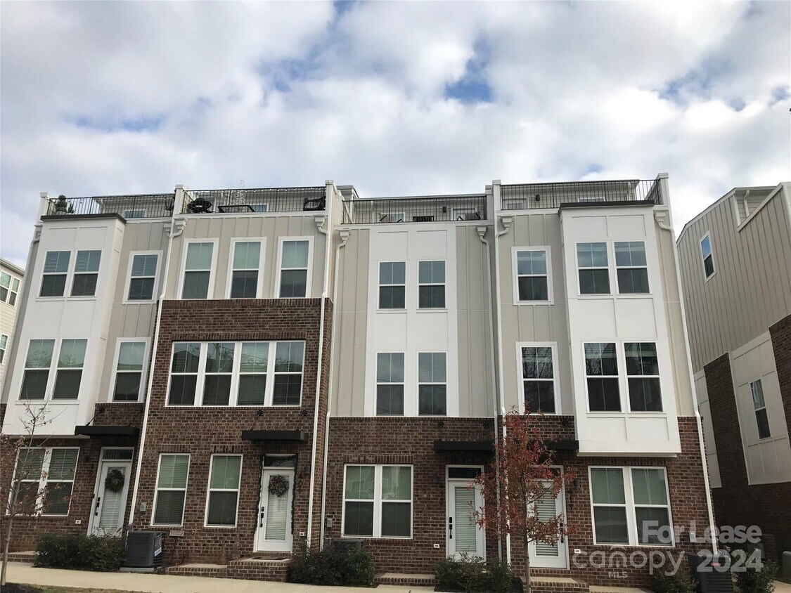 Foto principal - 417 E 16th St