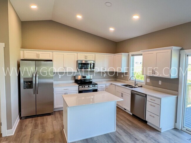 Foto del edificio - 4 bedroom 3 bathroom Ranch style home with finished basement in Waukee