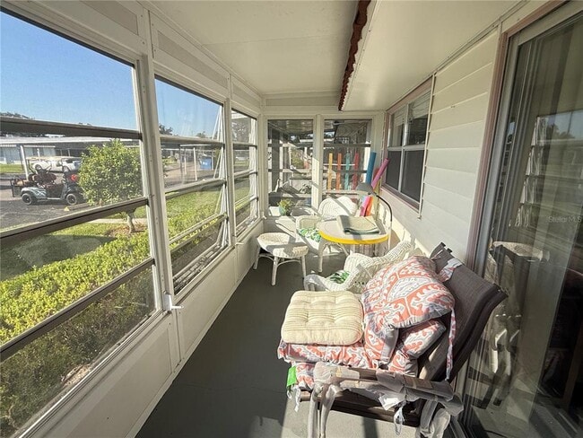 Building Photo - 205 Andover Pl N