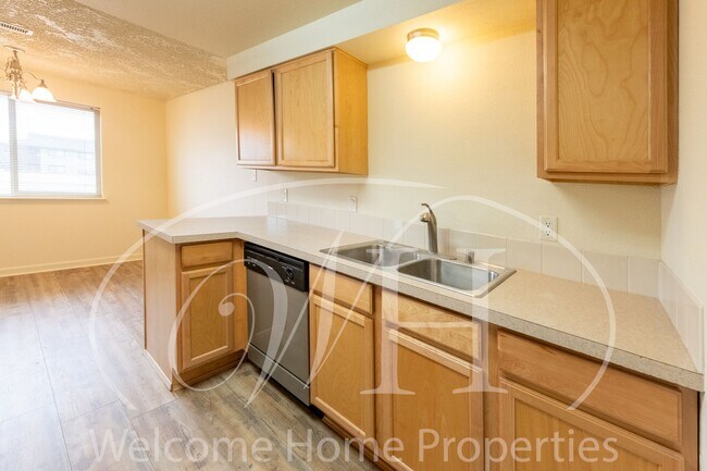 Foto del edificio - Prime Location, Ultimate Comfort: Chic 2 B...