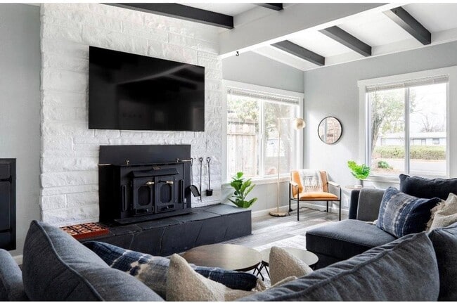Foto del edificio - Beautiful Renovated Home in East Redding