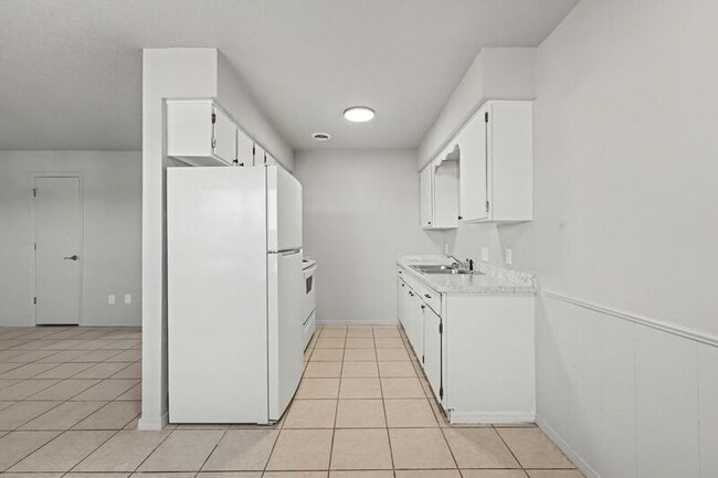 Building Photo - 1243 W Sunset Dr