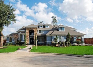 Building Photo - 15823 Medina Lake Ln