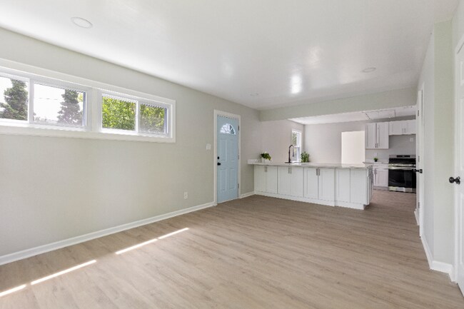 Building Photo - 1307 Eastwood Ave