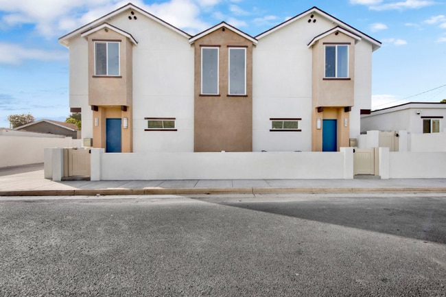 Photo - 2352 E Poppy St House