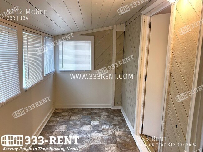 Building Photo - Your cozy bungalow in south Waldo is ready...