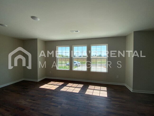 Foto del edificio - Home for Rent in Logan, AL!!! Sign a 13-mo...