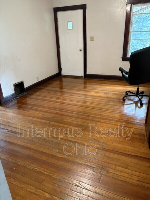 Foto del edificio - 329 Hayes Ave
