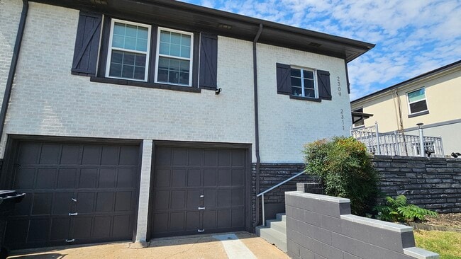 Building Photo - 2311 N Gatewood Ave