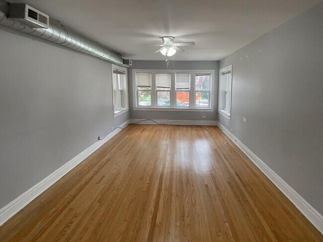 Foto del edificio - 3018 N Karlov Ave