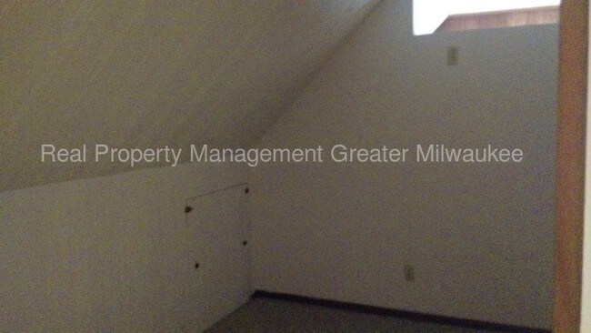 Building Photo - 1624 W Morgan Ave