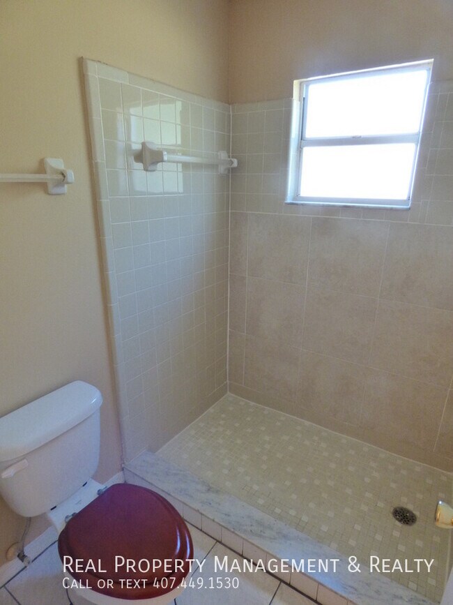 Foto del edificio - Nice 3 BR / 2 BA Home In Oak Hill Villas