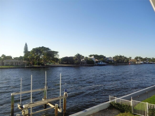 Foto del edificio - 1001 S Riverside Dr