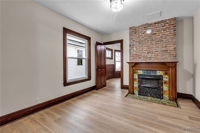 Foto del edificio - 404 Parkdale Ave