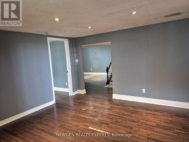 Photo du bâtiment - 512 Bloor St E