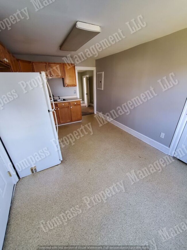 Building Photo - 4500 N Limestone Rd