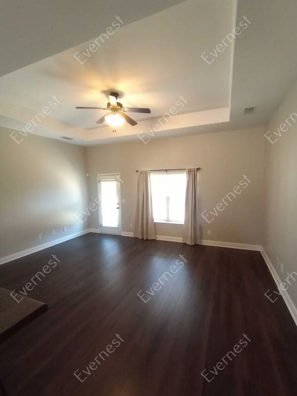Building Photo - 101 River Crest Ln