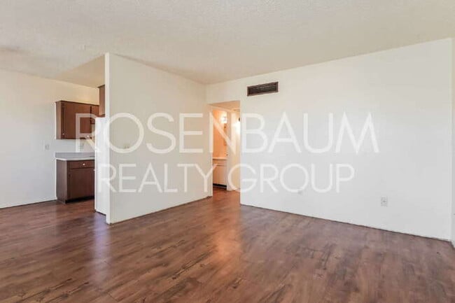 Foto del edificio - 1518 E Hedrick Dr