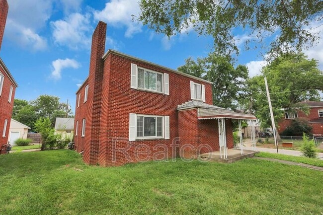 Building Photo - 404 S Chase Ave