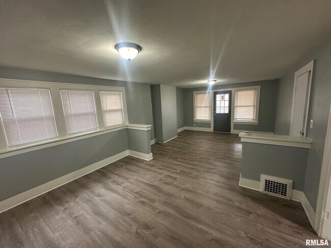 Foto del edificio - 1220 N Frink St