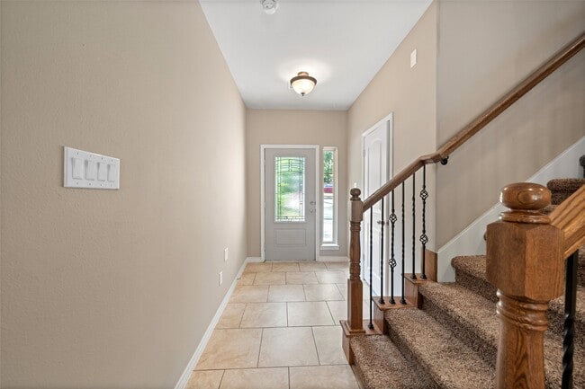 Building Photo - 1413 E April Villa