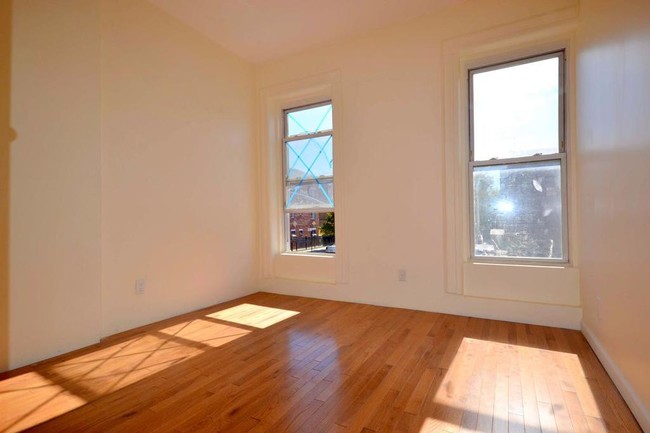 Building Photo - 230 Saratoga Ave