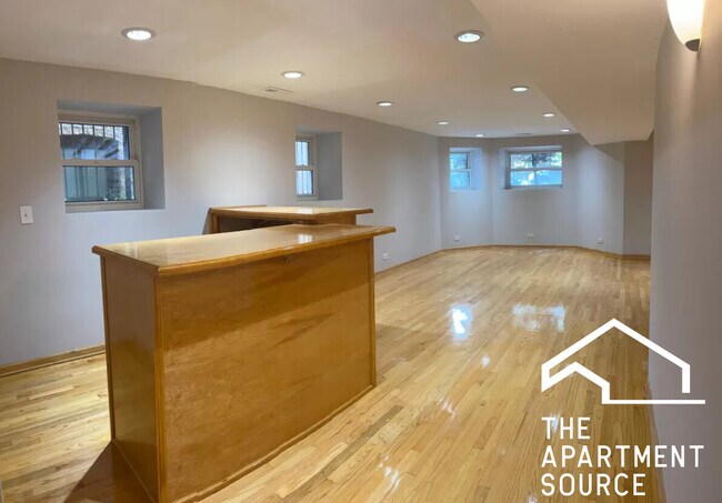 wet bar - 2745 N Whipple St