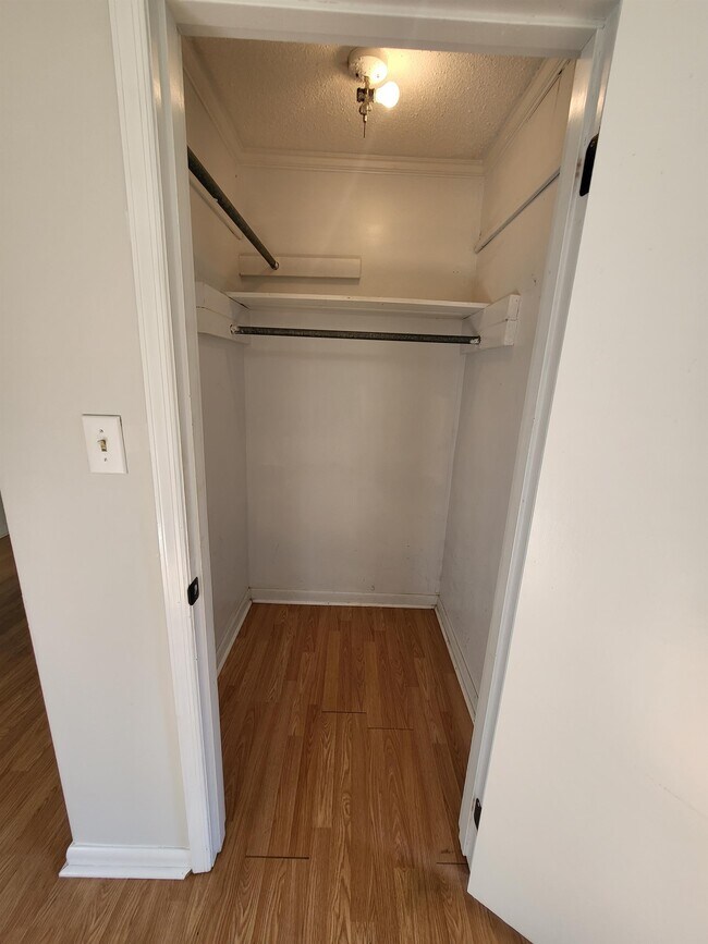 Building Photo - 105 Pinecrest Dr