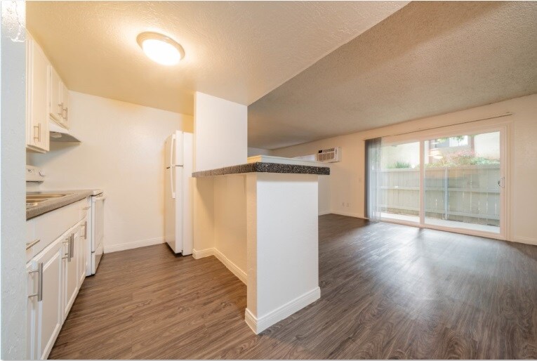 800 E Bobier Dr Unit N4, Vista, CA 92084 Room for Rent in Vista, CA