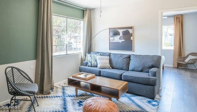 Foto del edificio - 913 W Highland Ave