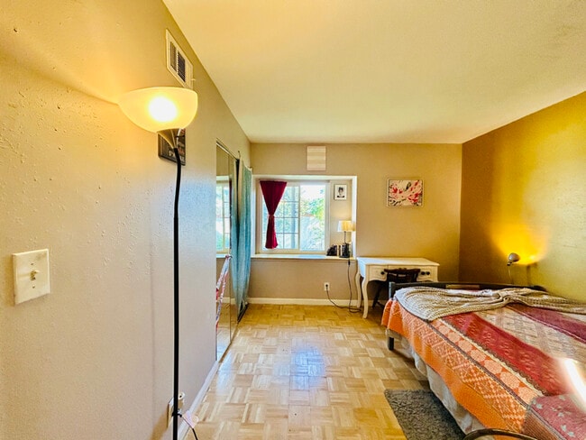 Building Photo - 8871 Belmont St