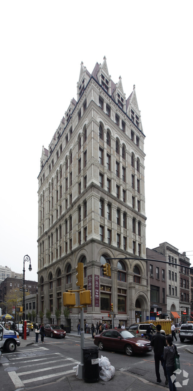 Building Photo - 166 Montague St