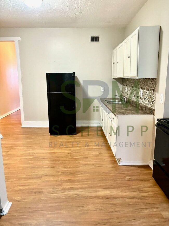 Photo - Spacious 4 bedroom in Portland-Section 8 Accepted **1/2 off first months rent** House