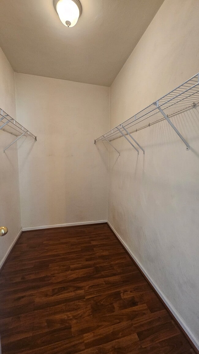 Foto del edificio - 332 Summerville Ct