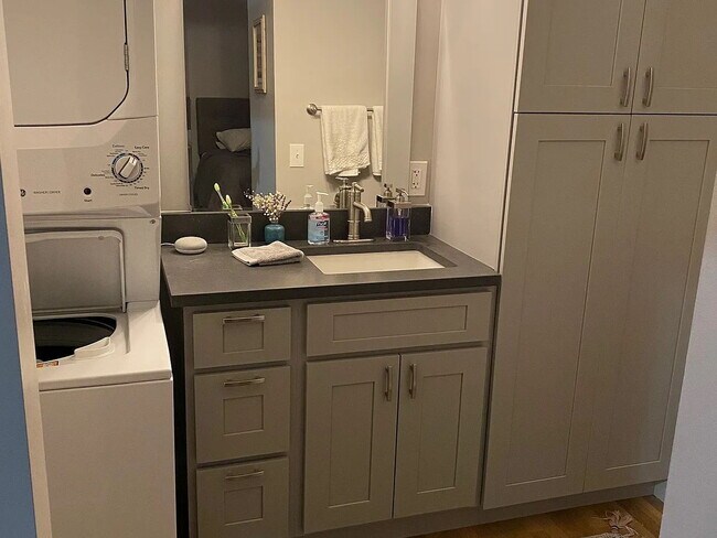 Foto del edificio - "Chic 1-Bedroom Urban Retreat in Vibrant Denver Locale!"