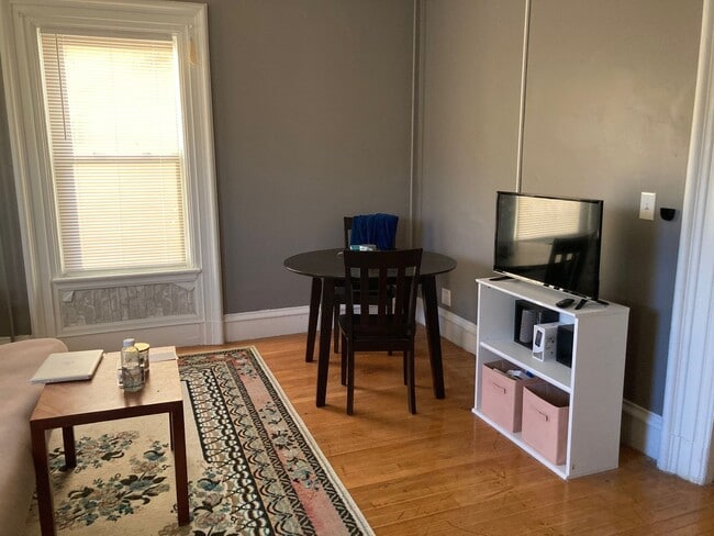 Interior Photo - 16 Pearl St.
