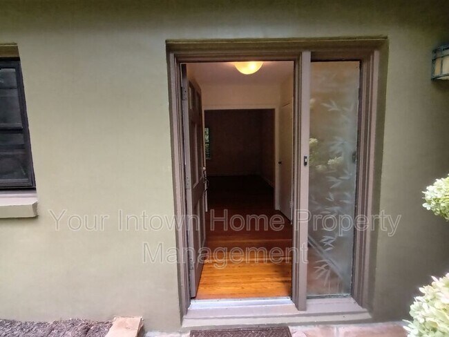 Foto del edificio - 1876 Mason Mill Rd