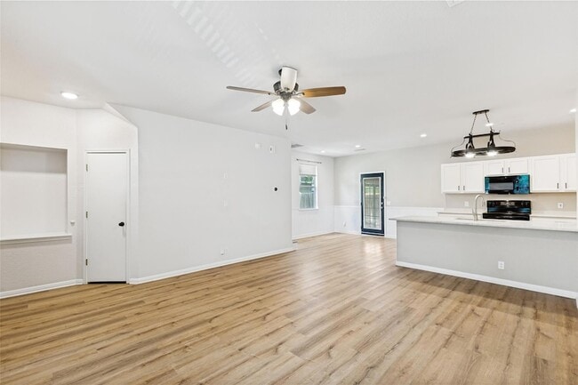 Building Photo - 9614 Magna Carta Loop
