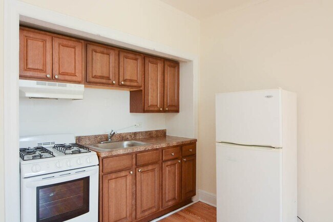 Foto del edificio - 3335 W Diversey Ave