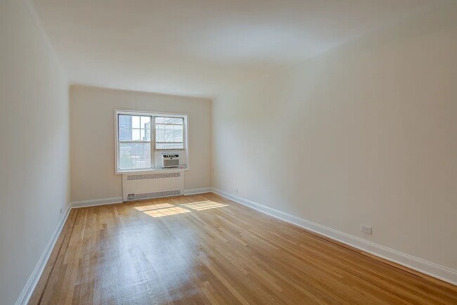 Building Photo - Freshly Painted 1Bed 1Bath Available