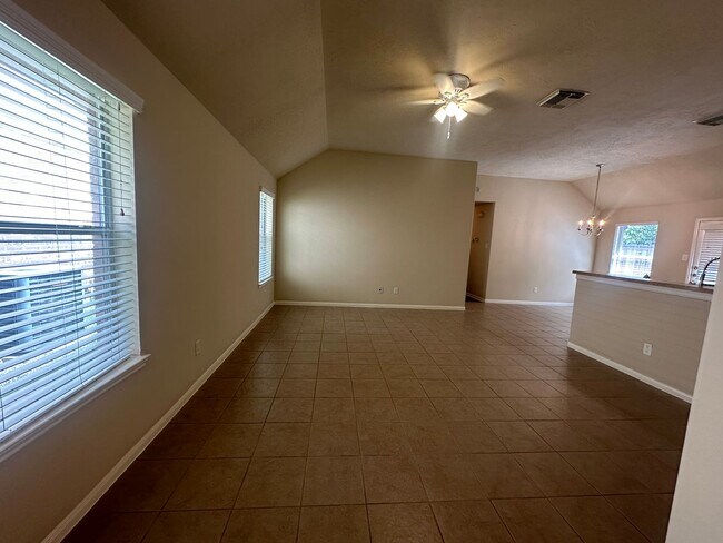 Foto del edificio - For Lease | 3 Bed, 2 Bath | 1,216 Sq Ft | ...