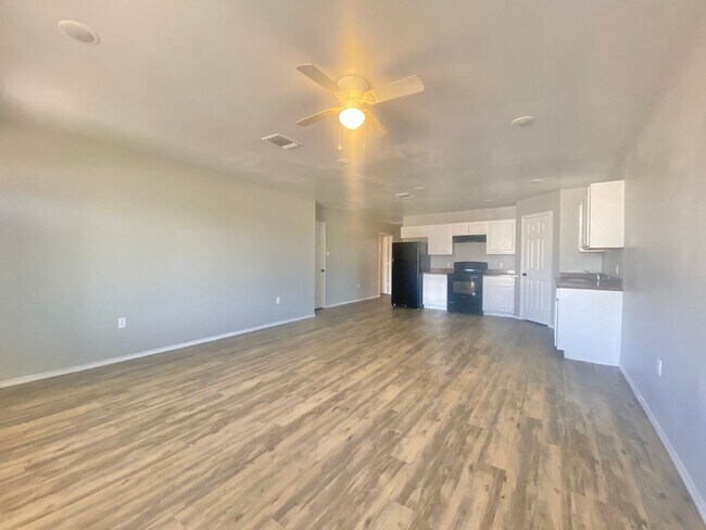 Foto del edificio - 3 bed 2 bath home now available for rent