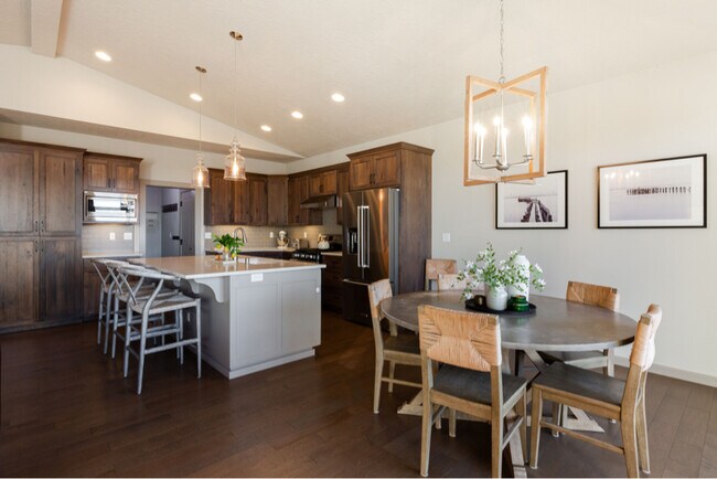 Building Photo - 7104 S Pheasant Ridge Dr
