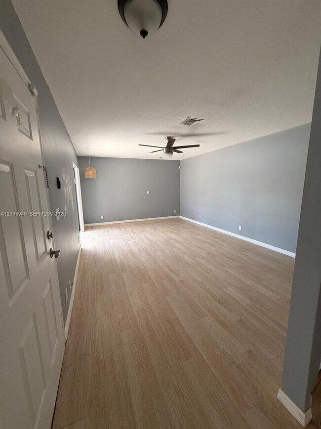 Foto del edificio - 2551 NW 99th Ave