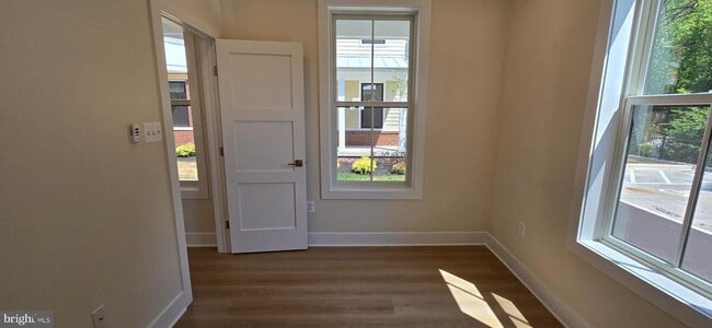 Building Photo - 418 Chapel Alley