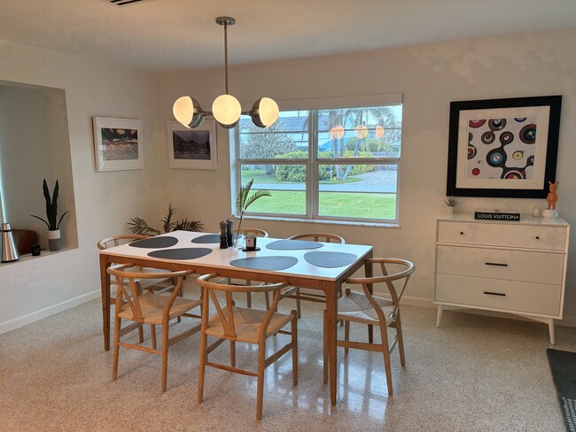 Building Photo - 301 3rd Ave